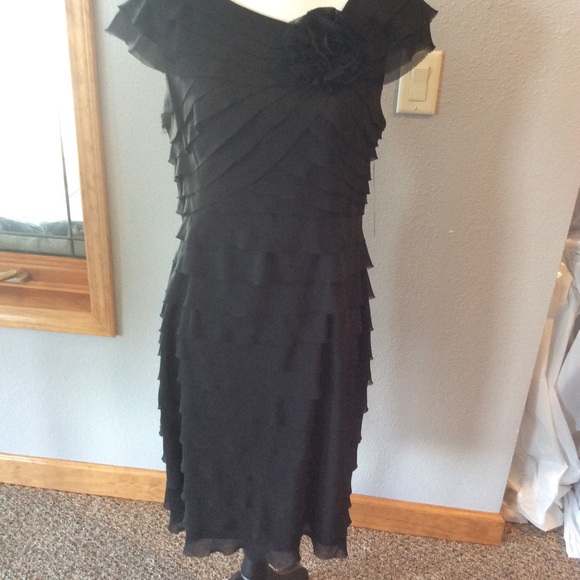 Cocktail dress - Picture 1 of 3